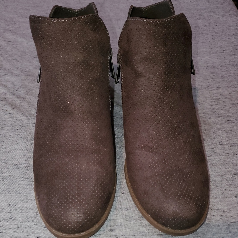 Universal Thread Booties - Picture 2 of 8